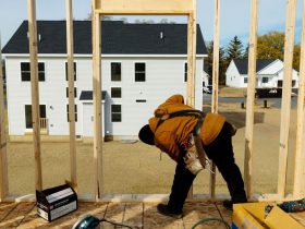 Builder sentiment rises for first time in five months